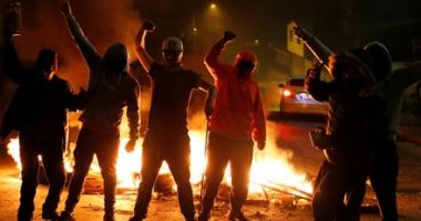 تجدد التظاهرات في تشيلي ضد الحكومة جراء كورونا.. والمتظاهرون يشعلون الحرائق