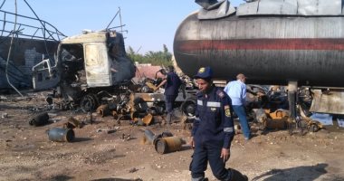 فريق من الأدلة الجنائية يفحص انفجار سيارة غاز صب بمركز أبوتشت