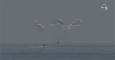 كبسولة سبيس إكس تهبط فى خليج المكسيك وعلى متنها رائدا فضاء من ناسا.. صور