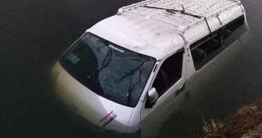 إصابة 9 أشخاص فى حادث انقلاب سيارة ميكروباص بإحدى ترع الشرقية