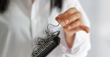 4 نصائح لتقليل تساقط الشعر بعد انقطاع الطمث