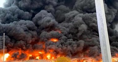اندلاع حريق بسوق ⁧‫عجمان‬⁩ الشعبى بالمنطقة الصناعية بالإمارات.. فيديو وصور