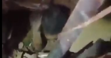 إنقاذ طفلة من تحت الأنقاض ببيروت بعد 25 ساعة على انفجار المرفأ.. فيديو وصور