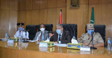 محافظ المنيا يراجع مع رؤساء المدن اللمسات النهائية لإجراء انتخابات مجلس الشيوخ