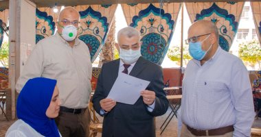 صور.. جولة نائب رئيس جامعة طنطا لتفقد امتحانات الفرق النهائية بـ"طب الأسنان"