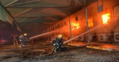 صور..الدفاع المدنى السعودى يحاول السيطرة على حريق بمحطة قطار الحرمين بالسليمانية