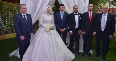 صور.. وزير الشباب يشارك فى حفل زفاف النائبة البرلمانية مى محمود