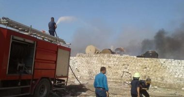 الحماية المدنية تسيطر على حريق بورشة نجارة فى كوم أمبو بأسوان