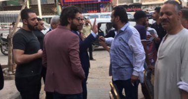 جولة محمد عادل إمام والشافعي وسط أهالي إمبابة.. صور