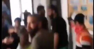 فيديو وصور للحظة اقتحام متظاهرون لبنانيون مقر وزارة الأشغال