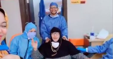خروج 12 متعافيا من كورونا بمستشفى العديسات ومسنة تطلق الزغايد وتدعو للأطباء"فيديو"