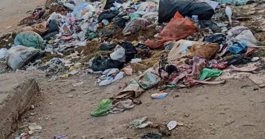 شكوى من تراكم القمامة فى قرية نكلا منشأة القناطر بالجيزة