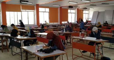 صور.. 450 طالبا يؤدون اختبارات القدرات بكلية الفنون التطبيقية جامعة حلوان