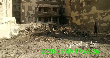 استجابة لصحافة المواطن.. الرصد البيئى بالإسكندرية يرفع القمامة بشارع السلام