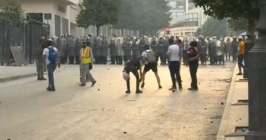 مواجهات عنيفة بين الأمن اللبنانى ومحتجين فى محيط البرلمان وسط بيروت.. فيديو