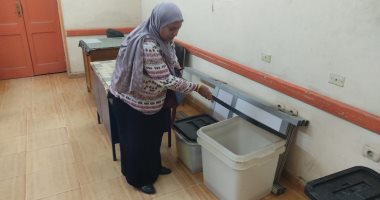 صور.. نائبة رئيس مدينة إسنا تتفقد لجان إنتخابات الشيوخ ليلية بدء التصويت بالأقصر