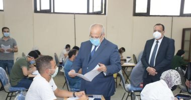 رئيس جامعة القاهرة يتابع امتحانات الفرق النهائية..واستمرار الاختبارات لـ25 أغسطس