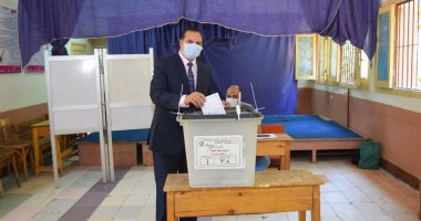 رئيس جامعة سوهاج يدلى بصوته فى انتخابات مجلس الشيوخ (صور)
