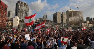 المظاهرات تشتعل فى وسط بيروت.. مجموعات الحراك المدنى تتجمع وسط العاصمة.. محتجون يرشقون قوات الأمن بالحجارة.. وشرطة مكافحة الشغب تطلق الغاز لتفريق المتظاهرين عند مدخل البرلمان اللبنانى