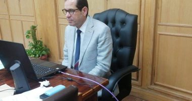 نائب رئيس جامعة الأزهر يبحث مع عمداء الكليات الاستعداد للعام الدراسى 