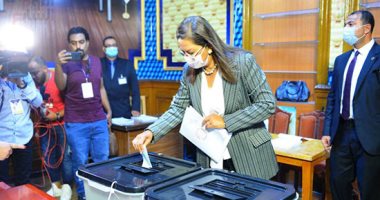 وزيرة التخطيط تدلى بصوتها بانتخابات الشيوخ بمدرسة يسرى أبو عميرة بمصر الجديدة