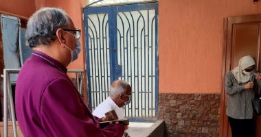 رئيس "الأسقفية" مدليًا بصوته: "الشيوخ "يثرى الحياة النيابية بمصر