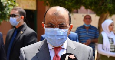 صور.. وزير التنمية المحلية يدلى بصوته بانتخابات الشيوخ بمصر الجديدة