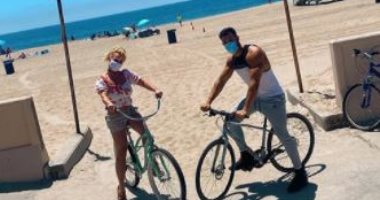بريتني سبيرز تستمع بركوب الدراجة على البحر: ذهابى إلى الشاطئ يشعرنى بالسلام