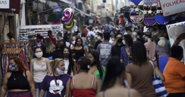 زحام شوارع وشواطئ البرازيل ووفيات كورونا تتخطى 100 ألف حالة
