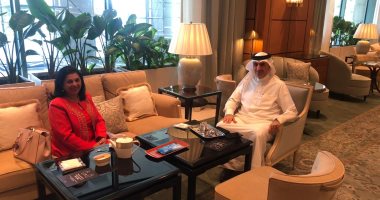 سفير البحرين بالقاهرة يستقبل نعيمة القصير ممثل منظمة الصحة العالمية بمصر