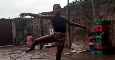 راقص باليه نيجيرى يحصل على منحة بأمريكا بعد تداول لقطات لرقصه فى المطر