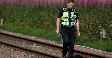 صور.. مصرع 3 أشخاص فى خروج قطار عن القضبان باسكتلندا