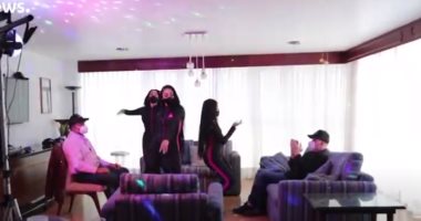 فيديو.. راقصات ميكسيكيات يقدمن خدماتهن بالمنازل بسبب كورونا