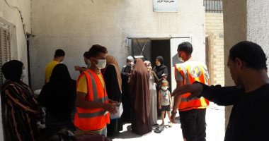 متطوعون بشمال سيناء يواصلون تقديم خدمات مساعدة الناخبين وتعقيم اللجان.. صور