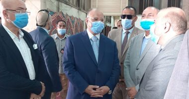 محافظ القاهرة يتفقد اللجان الانتخابية لمتابعة التصويت فى الشيوخ.. صور 