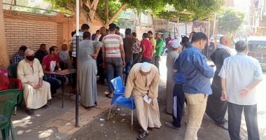 توافد كبار السن على اللجان الانتخابية في بشتيل وأوسيم والوراق
