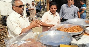 صحة الشرقية: إعدام ما يقرب من طن أغذية فاسدة بسوق العزازى خلال حملة مكبرة