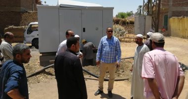 صور.. رئيس مدينة الطود يتابع أعمال خطة دعم القرى بأكشاك ومحولات الكهرباء