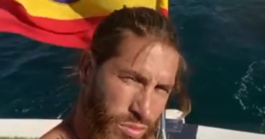 شاهد راموس الوطنى مع علم إسبانيا فى رحلة بحرية بعد انتهاء موسم ريال مدريد