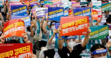 آلاف الأطباء يضربون عن العمل بكوريا الجنوبية احتجاجا على خطة الإصلاح
