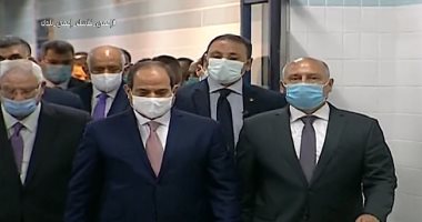 الرئيس السيسي يصل محطة ""هيلوبوليس" مستقلا مترو الأنفاق