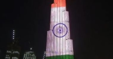 برج خليفة يضيء بألوان علم الهند احتفالا بيوم الاستقلال الهندى