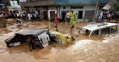 انهيارات أرضية وغرق سيارات بسبب فيضانات فى مدينة جايبور بالهند.. صور