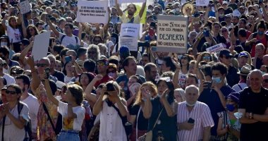 مظاهرات فى إسبانيا ضد ارتداء القناع الطبي.. ومحتجون: تعذيب وانتهاك