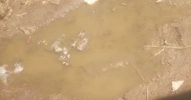 شكوى من تسرب مياه الشرب أسفل المنازل فى قرية العاقولة بمحافظة كفر الشيخ
