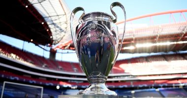 كأس دوري أبطال أوروبا يزين ملعب قمة لايبزيج ضد باريس سان جيرمان.. فيديو