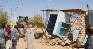 36 قرار إزالة تعديات بقرية أبوالريش بحرى خلال حملة مكبرة فى أسوان