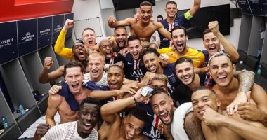 حساب دورى أبطال أوروبا يحتفل بتأهل باريس سان جيرمان للنهائى بصور من غرفة الملابس