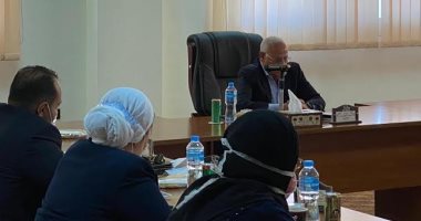 محافظ بورسعيد يعقد اجتماعًا مع مجلس إدارة المنطقة الصناعية.. صور