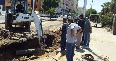 محافظ أسوان يتابع إنهاء أعمال إصلاح خط المياه الرئيسى بكورنيش النيل.. صور
